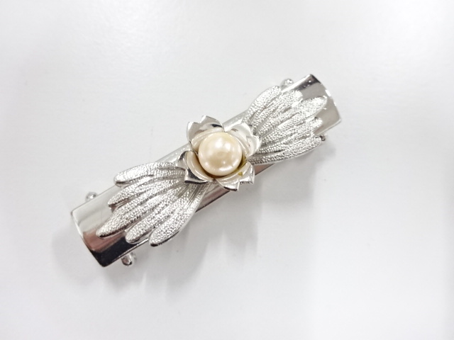JAPANESE KIMONO / ANTIQUE OBIDOME (SASH CLIP) / PEARL